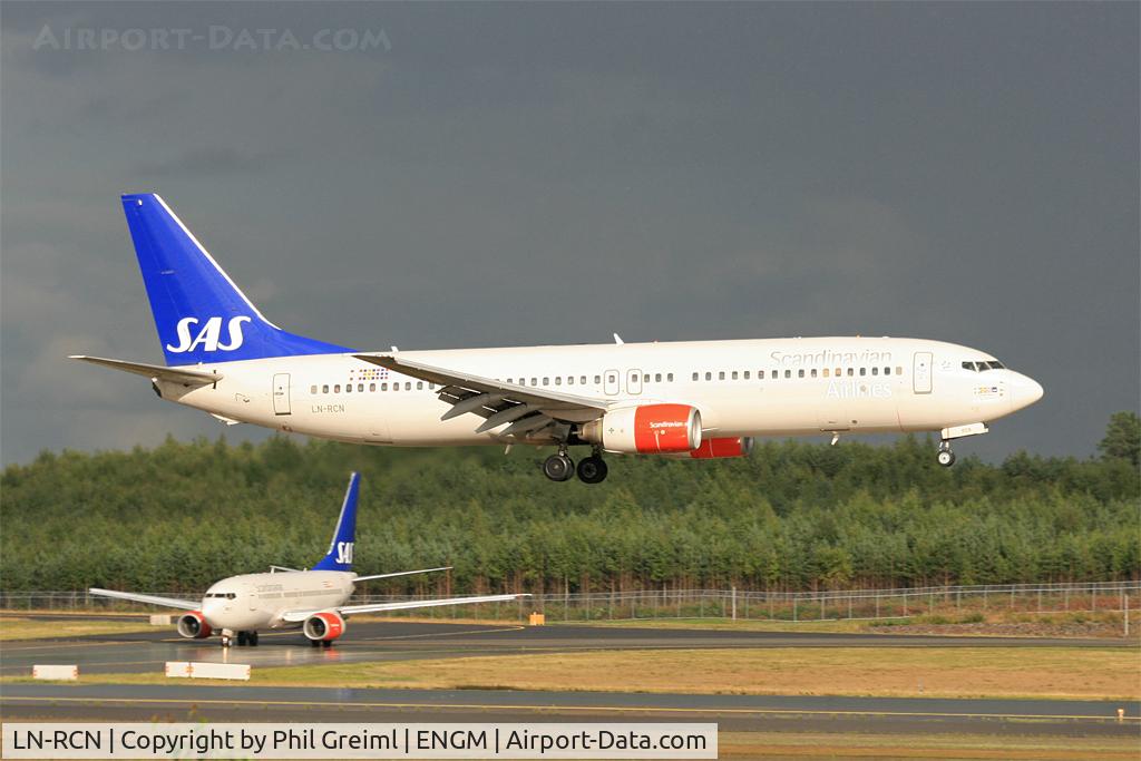 LN-RCN, 2000 Boeing 737-883 C/N 28318, Taken at OSL.