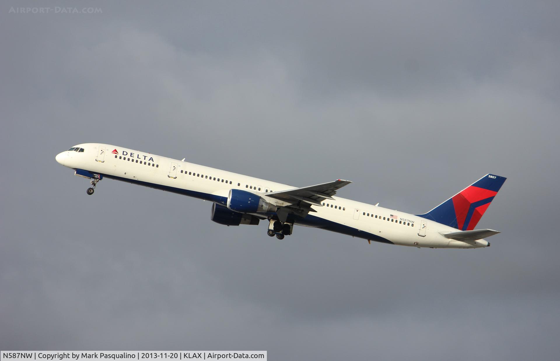 N587NW, 2002 Boeing 757-351 C/N 32986, Boeing 757-300