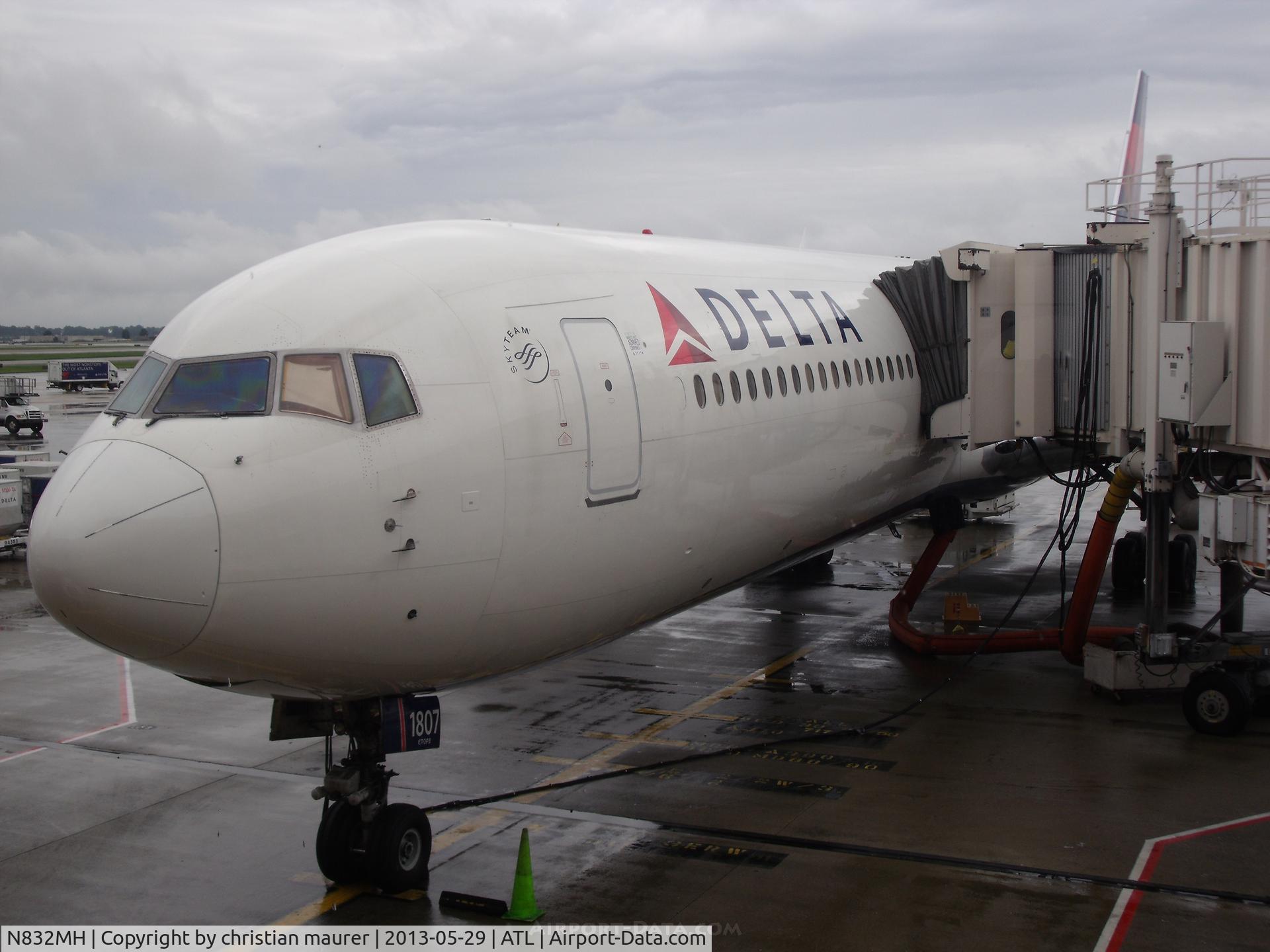 N832MH, 2000 Boeing 767-432/ER C/N 29704, DELTA 764
