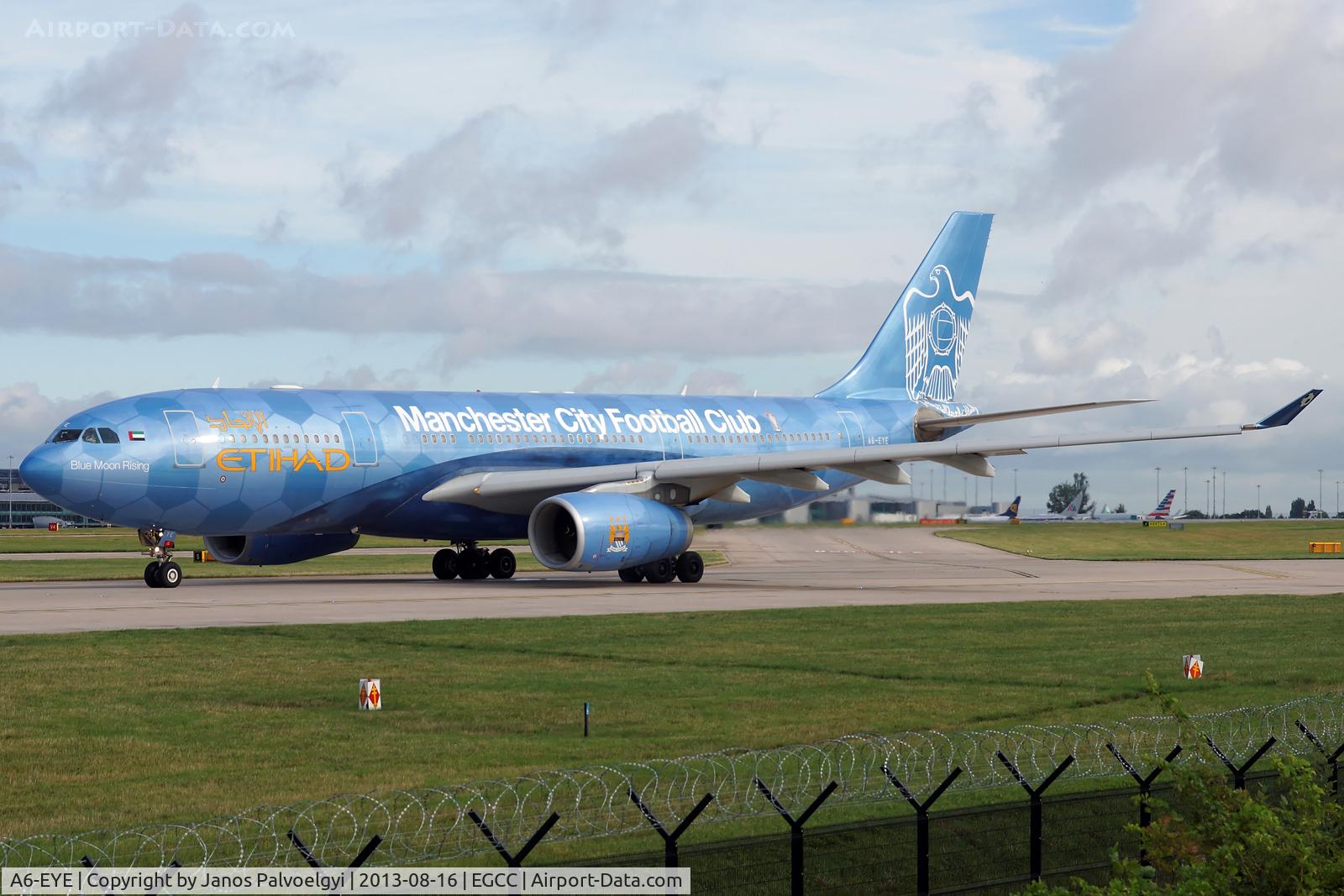 A6-EYE, 2005 Airbus A330-243 C/N 688, Etihad Airways Airbus A330-243 bevor takeoff in MAN/EGCC
