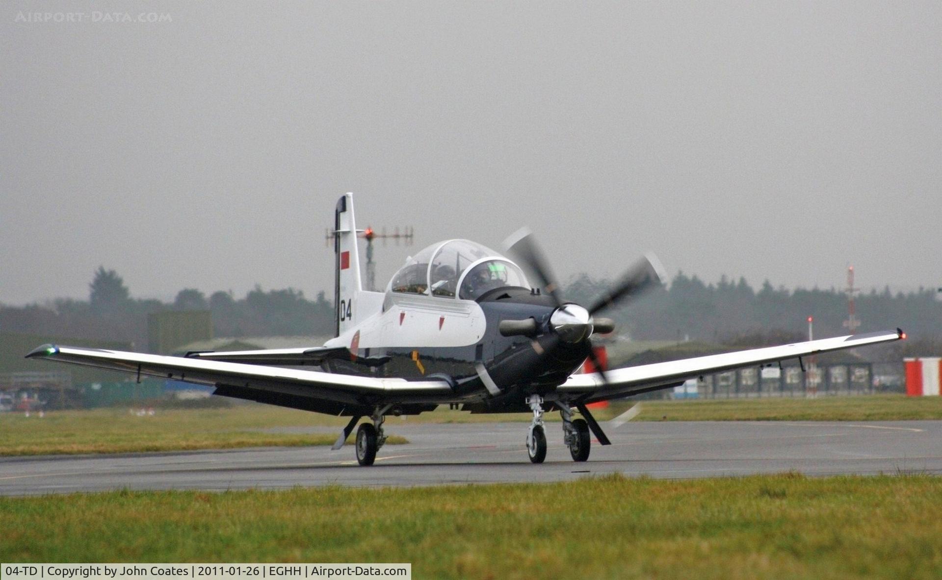 04-TD, Raytheon T-6C Texan II C/N PM-4, Taxiing to depart