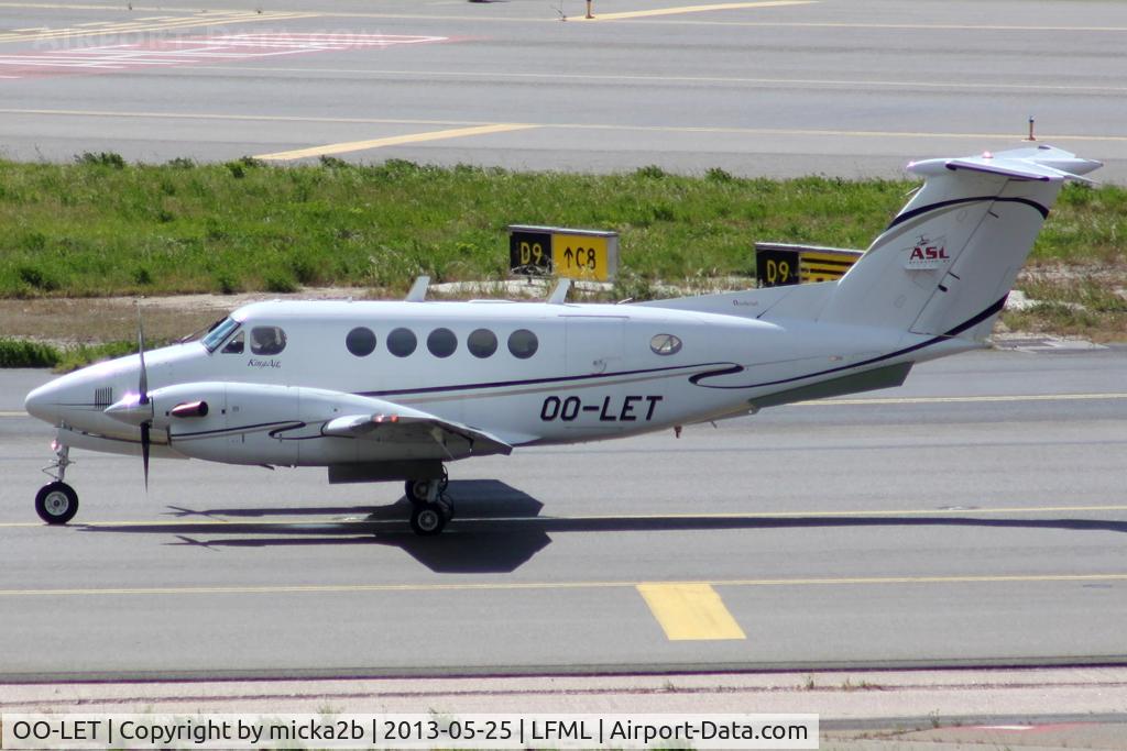 OO-LET, 1994 Beech B200 Super King Air King Air C/N BB-1473, Taxiing