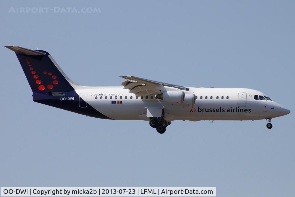 OO-DWI, 1999 British Aerospace Avro 146-RJ100 C/N E3342, Landing