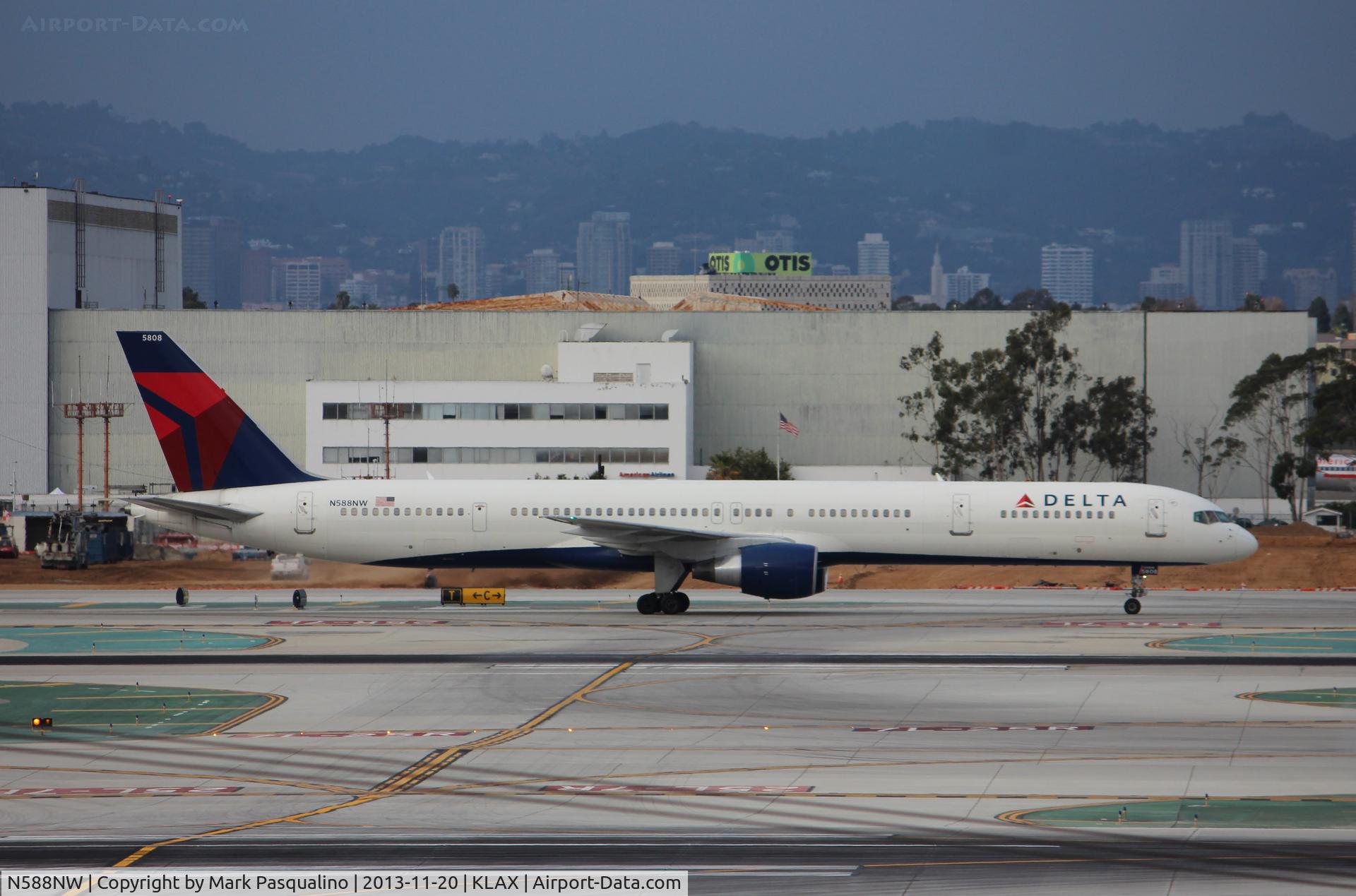 N588NW, 2003 Boeing 757-351 C/N 32988, Boeing 757-300
