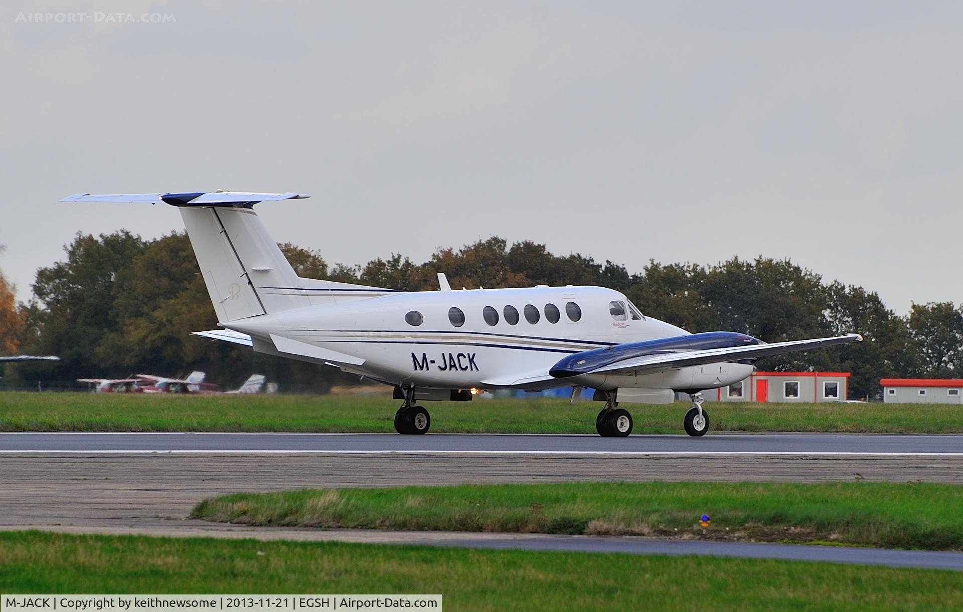 M-JACK, 2009 Hawker Beechcraft B200GT King Air C/N BY-94, Morning leaving !