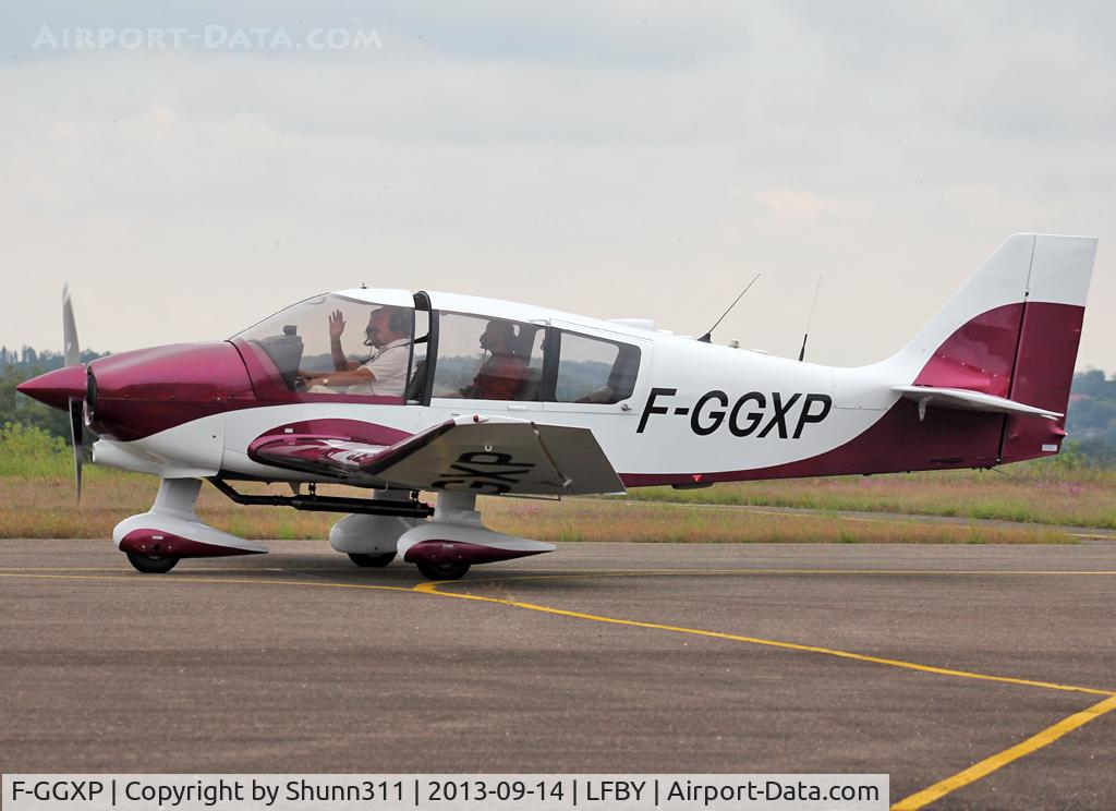 F-GGXP, Robin DR-400-180 Regent C/N 1907, Taxiing for departure...