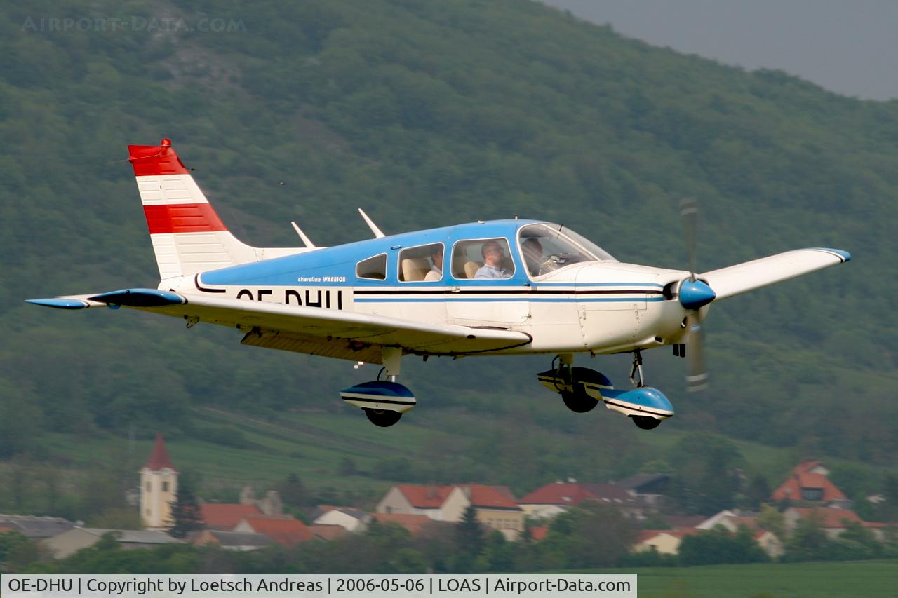 OE-DHU, Piper PA-28-151 C/N 28-7415449, Approach