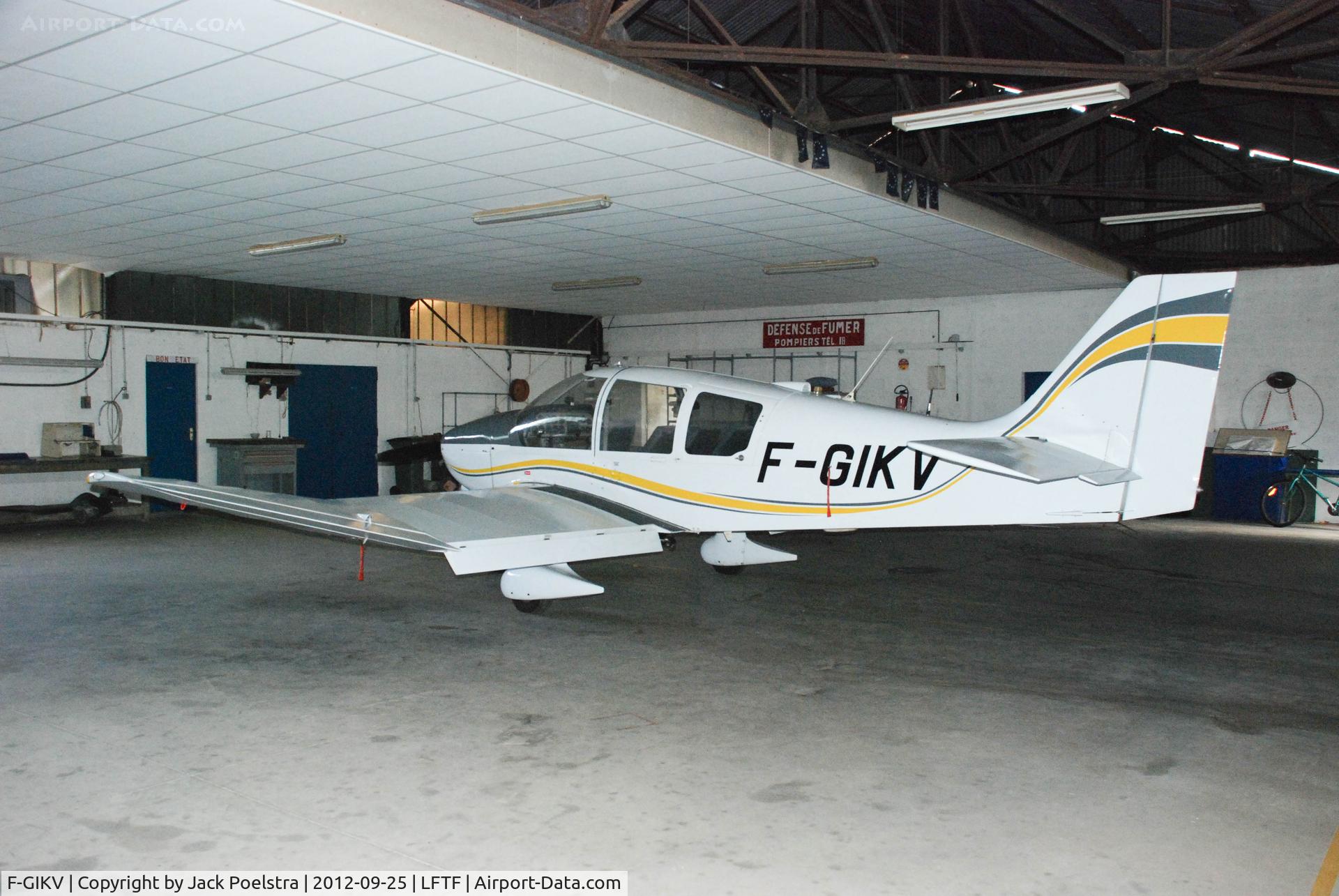F-GIKV, Robin DR-400-180 Regent Regent C/N 1951, F-GIKV at Cuers airport