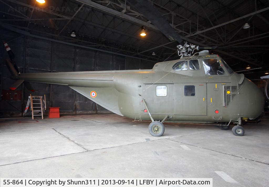 55-864, Sikorsky H-19D Chickasaw C/N 55-864, Preserved inside Dax ALAT Museum...