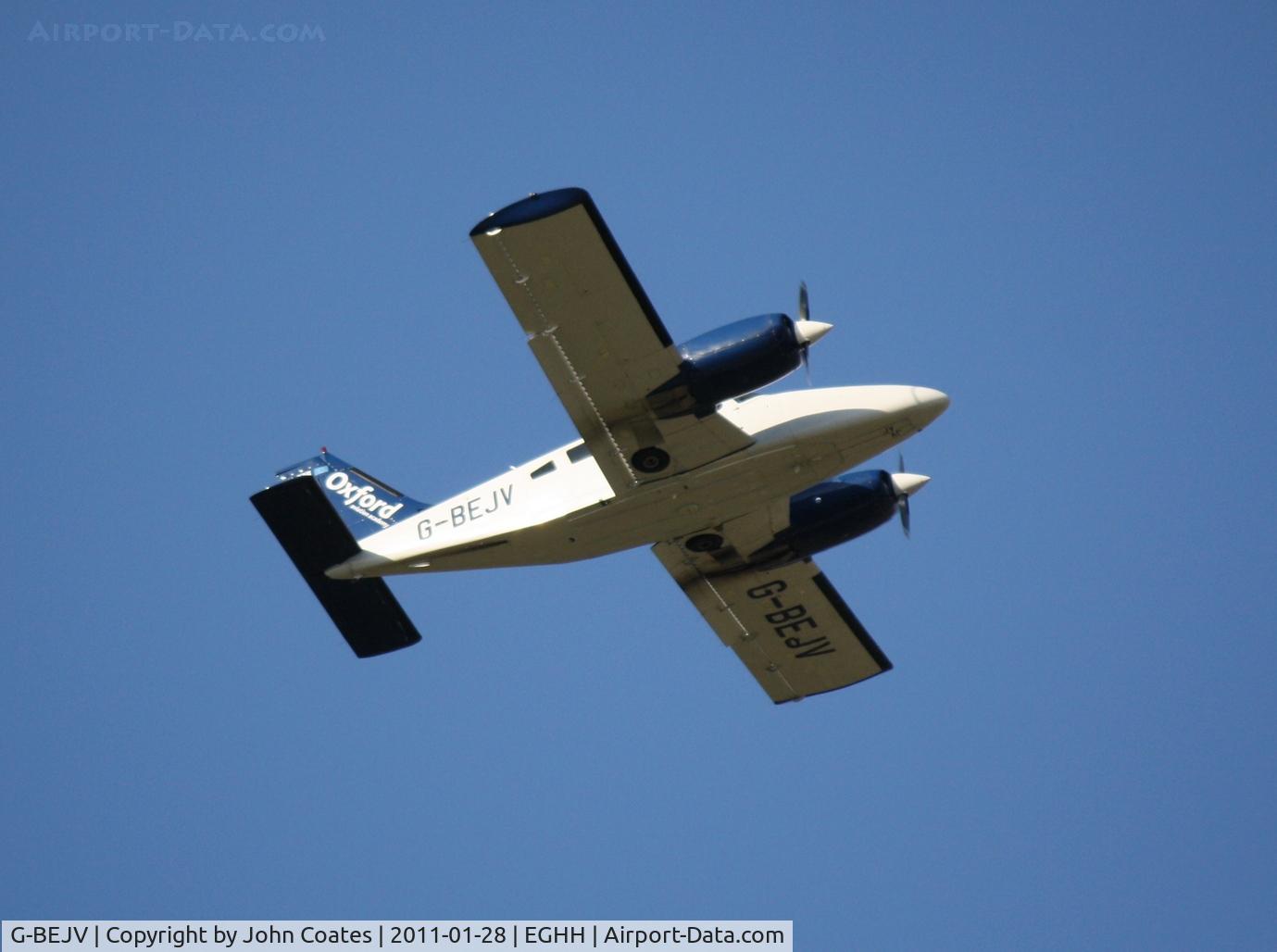 G-BEJV, 1976 Piper PA-34-200T Seneca II C/N 34-7770062, Low approach to 08