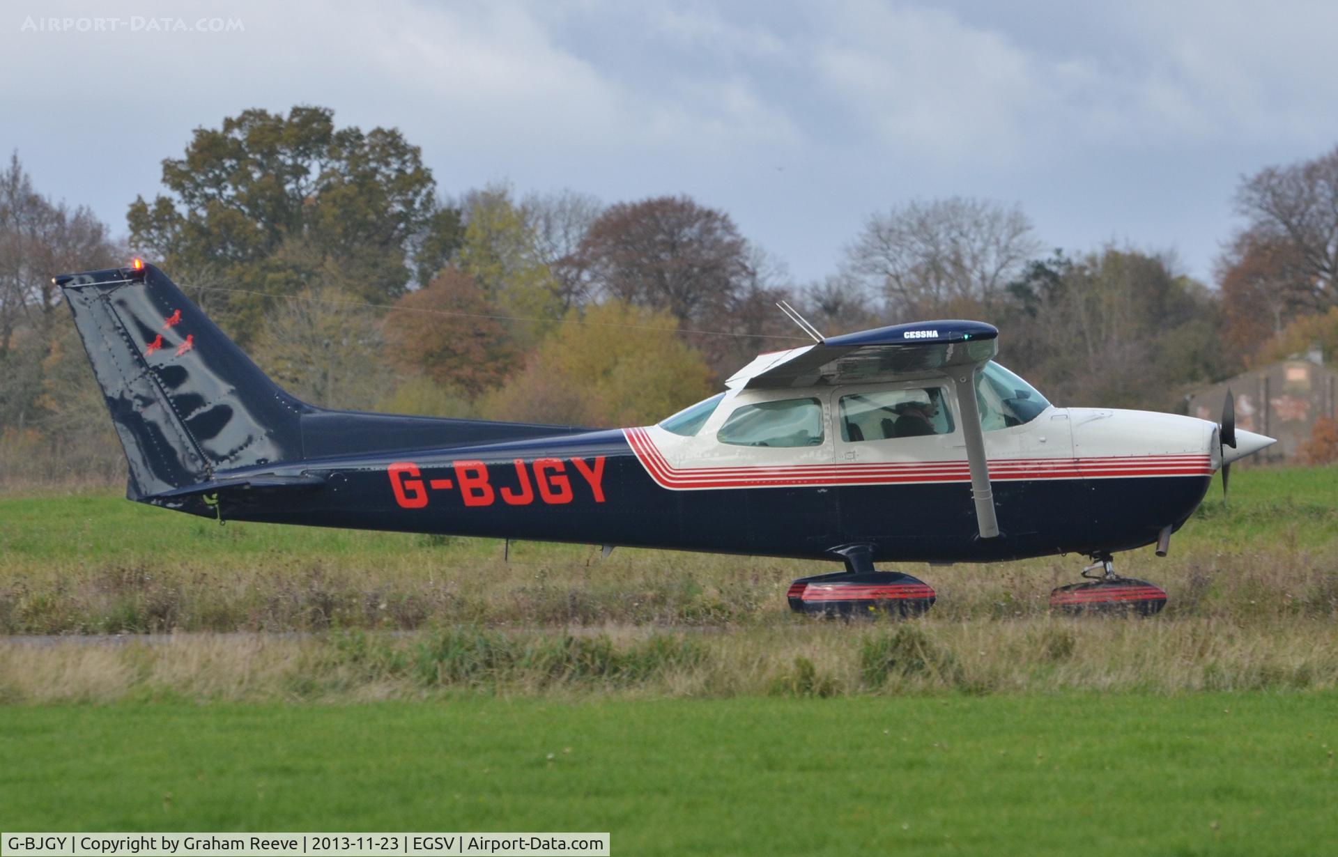 G-BJGY, 1981 Reims F172P Skyhawk C/N 2128, Just landed at Old Buckenham.