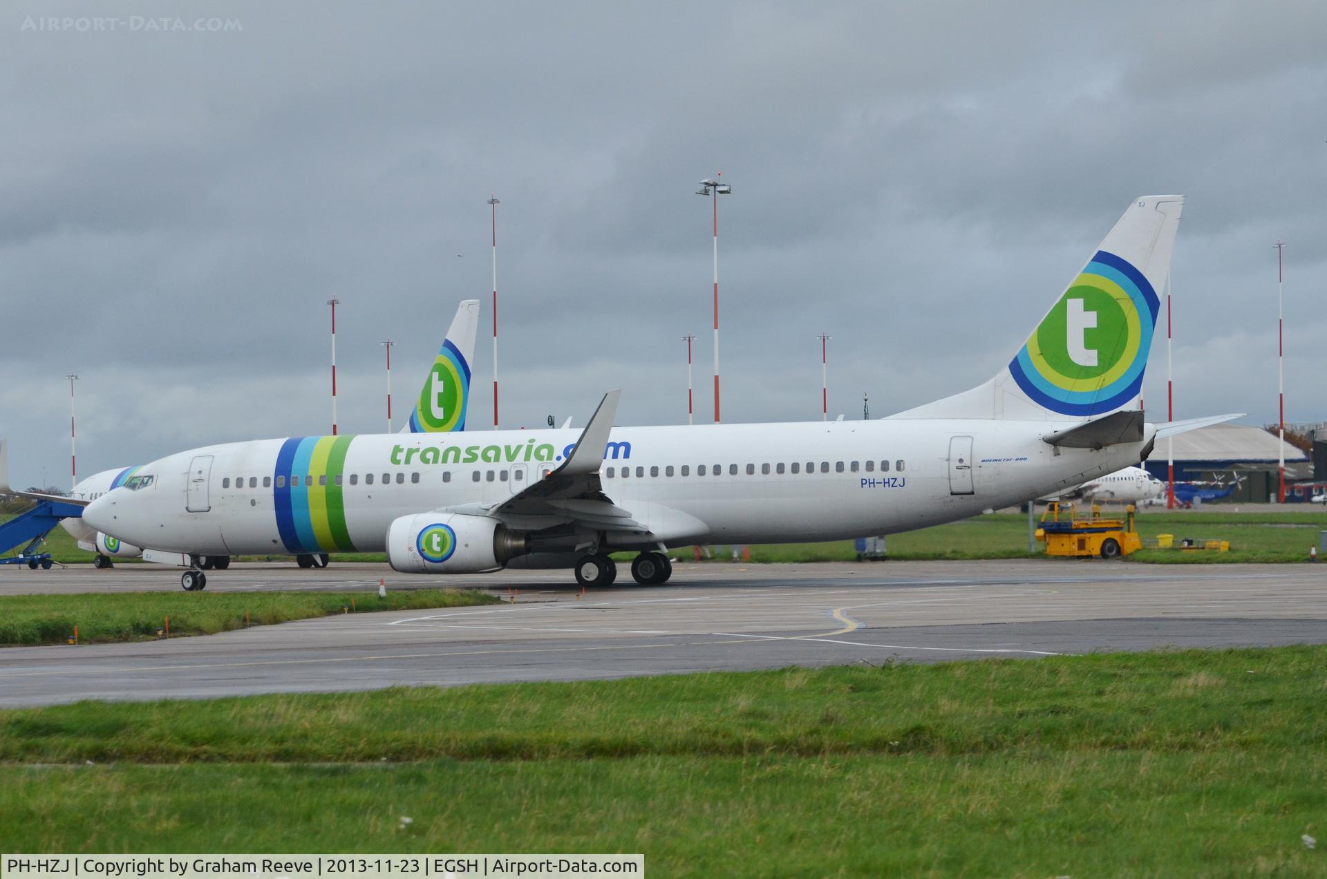 PH-HZJ, 2000 Boeing 737-8K2 C/N 30389, Departing from Norwich.