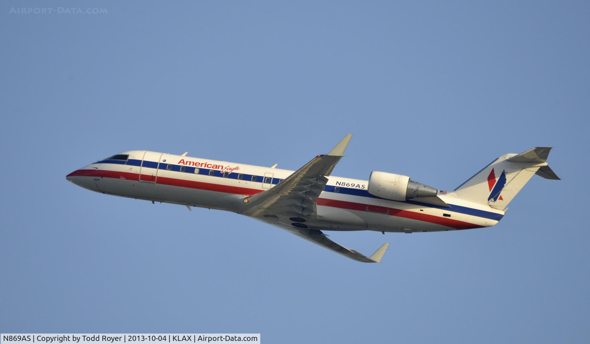 N869AS, 2001 Bombardier CRJ-200ER (CL-600-2B19) C/N 7479, Departing LAX