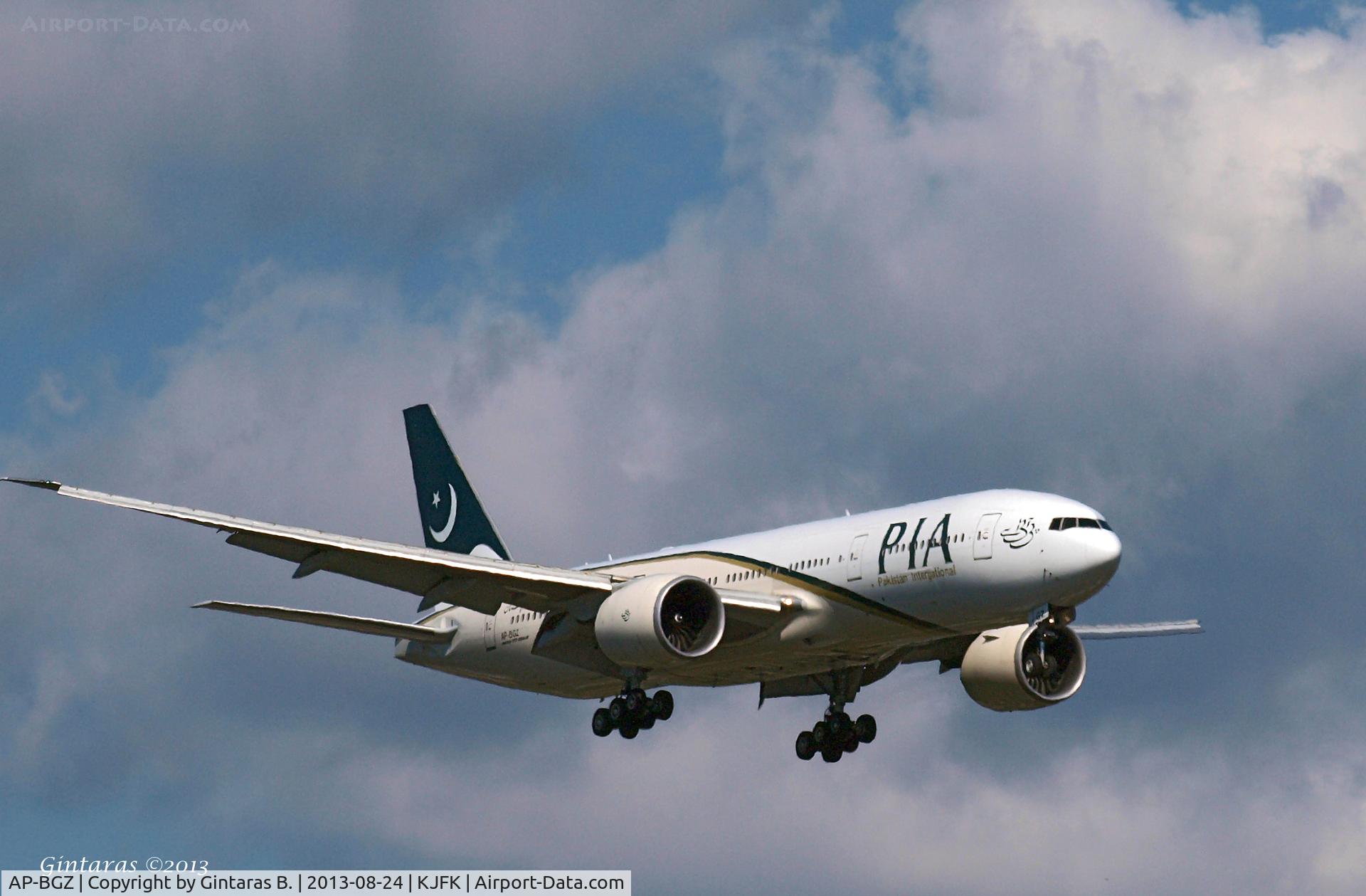 AP-BGZ, 2005 Boeing 777-240/LR C/N 33782, Going To A Landing on 22L, JFK