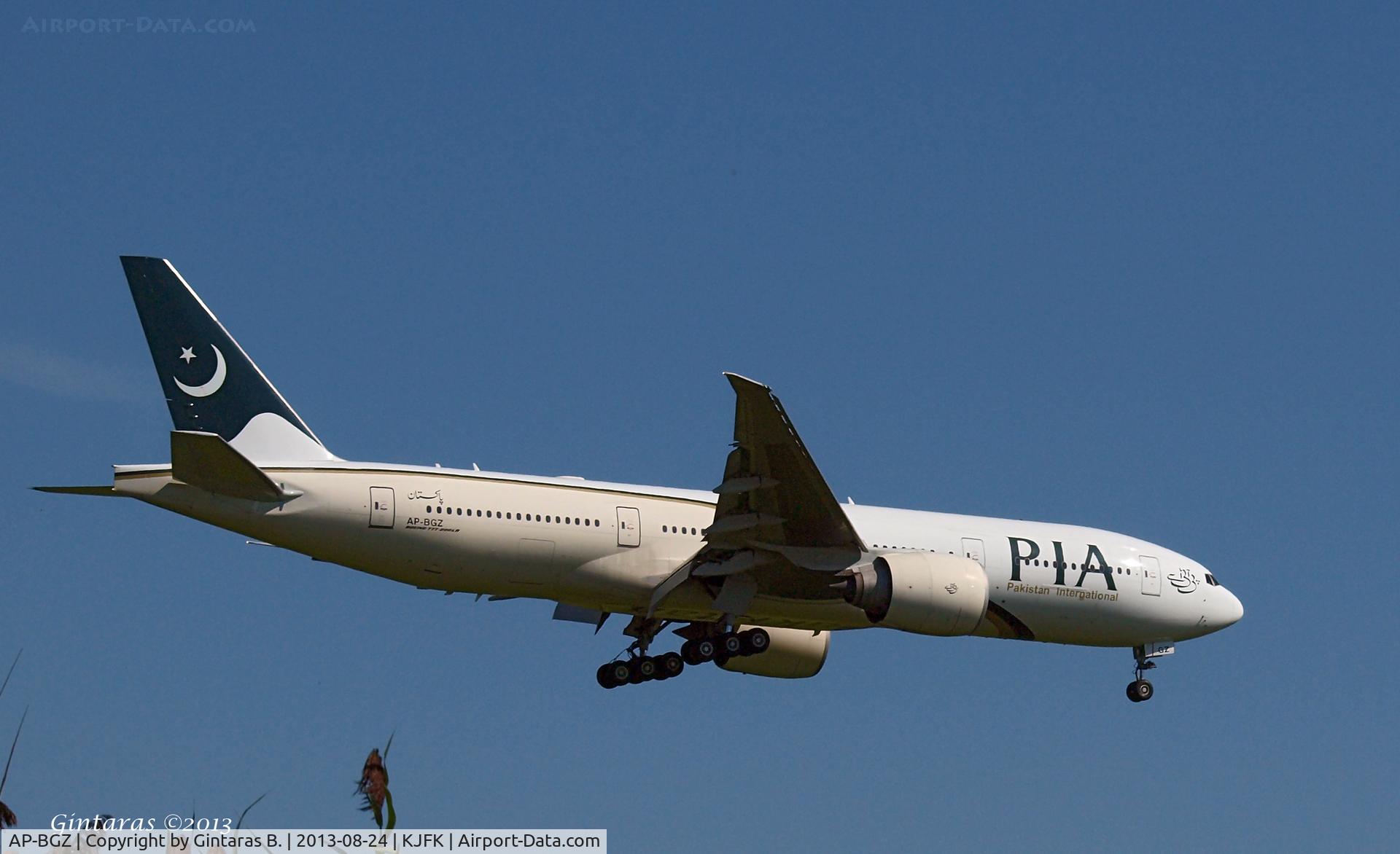 AP-BGZ, 2005 Boeing 777-240/LR C/N 33782, Going To A Landing on22LR, JFK
