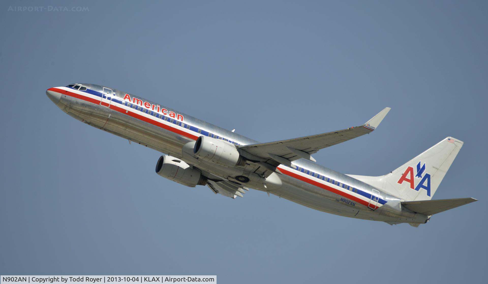 N902AN, 1999 Boeing 737-823 C/N 29504, Departing LAX
