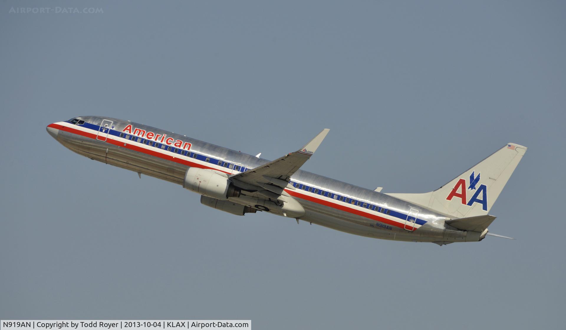 N919AN, 1999 Boeing 737-823 C/N 29520, Departing LAX