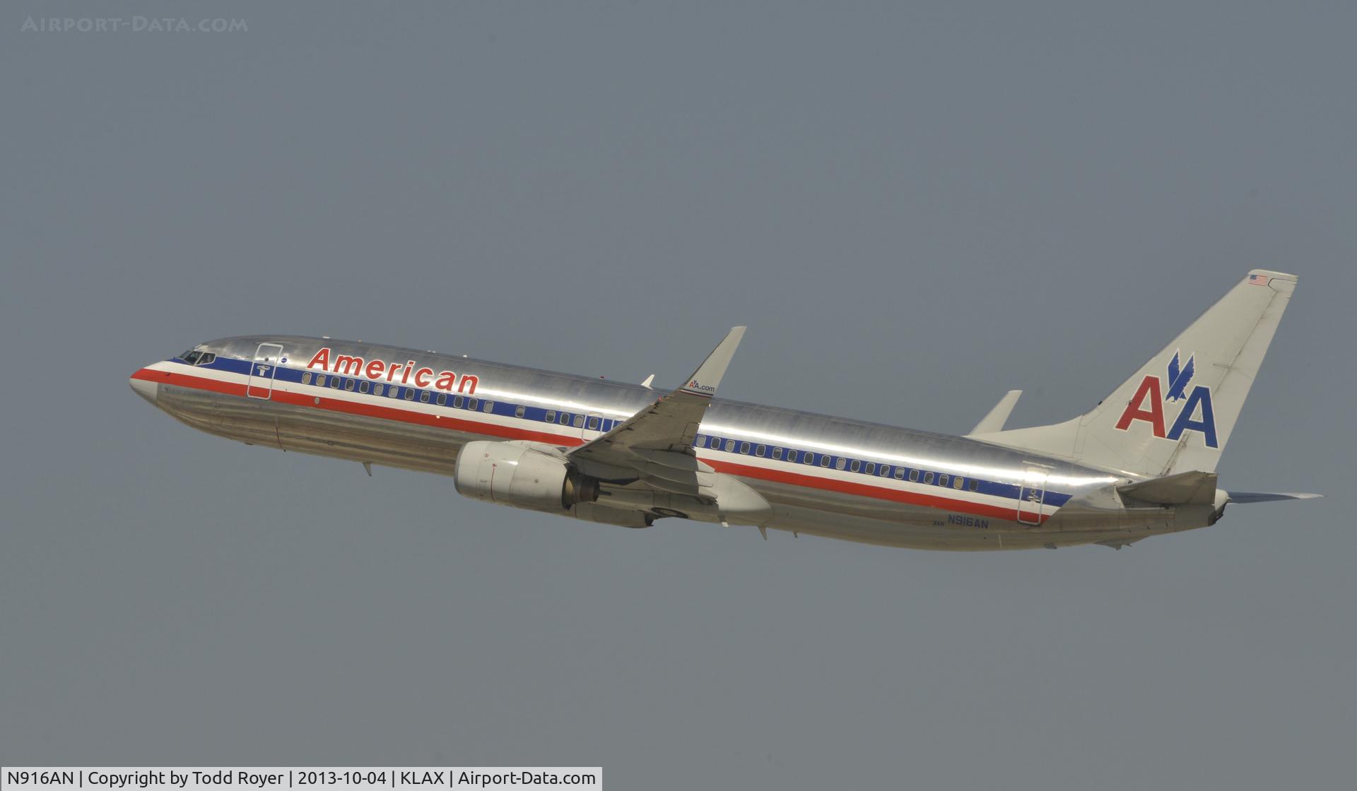 N916AN, 1999 Boeing 737-823 C/N 29517, Departing LAX
