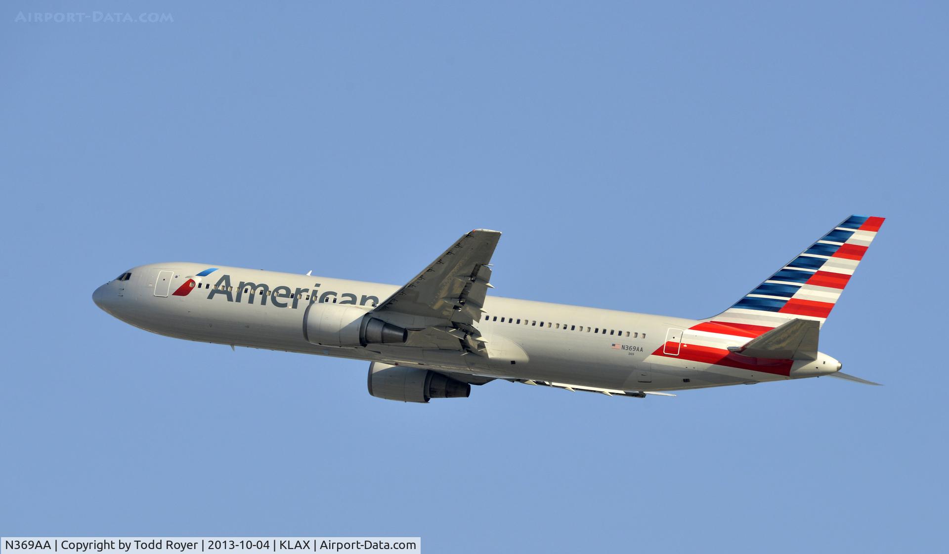 N369AA, 1992 Boeing 767-323 C/N 25196, Departing LAX
