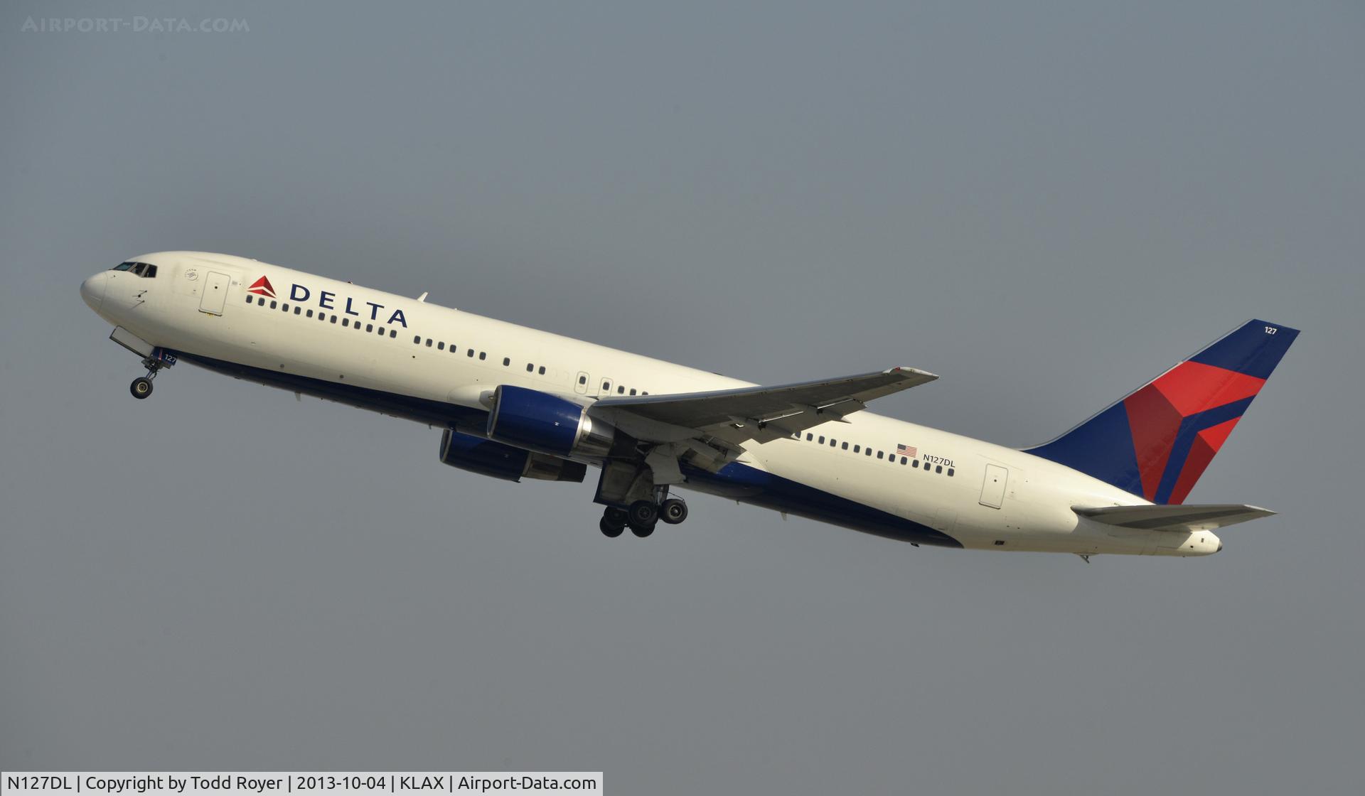 N127DL, 1988 Boeing 767-332 C/N 24077, Departing LAX