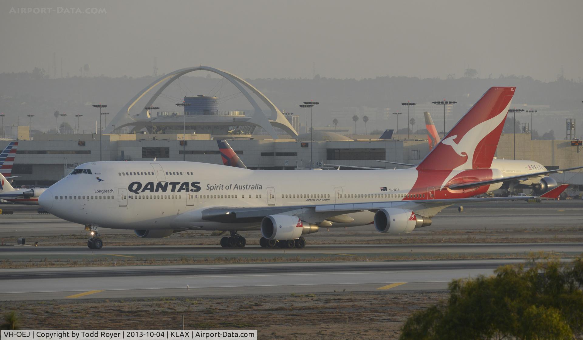 VH-OEJ, 2003 Boeing 747-438/ER C/N 32914, Taxiing to gate at LAX