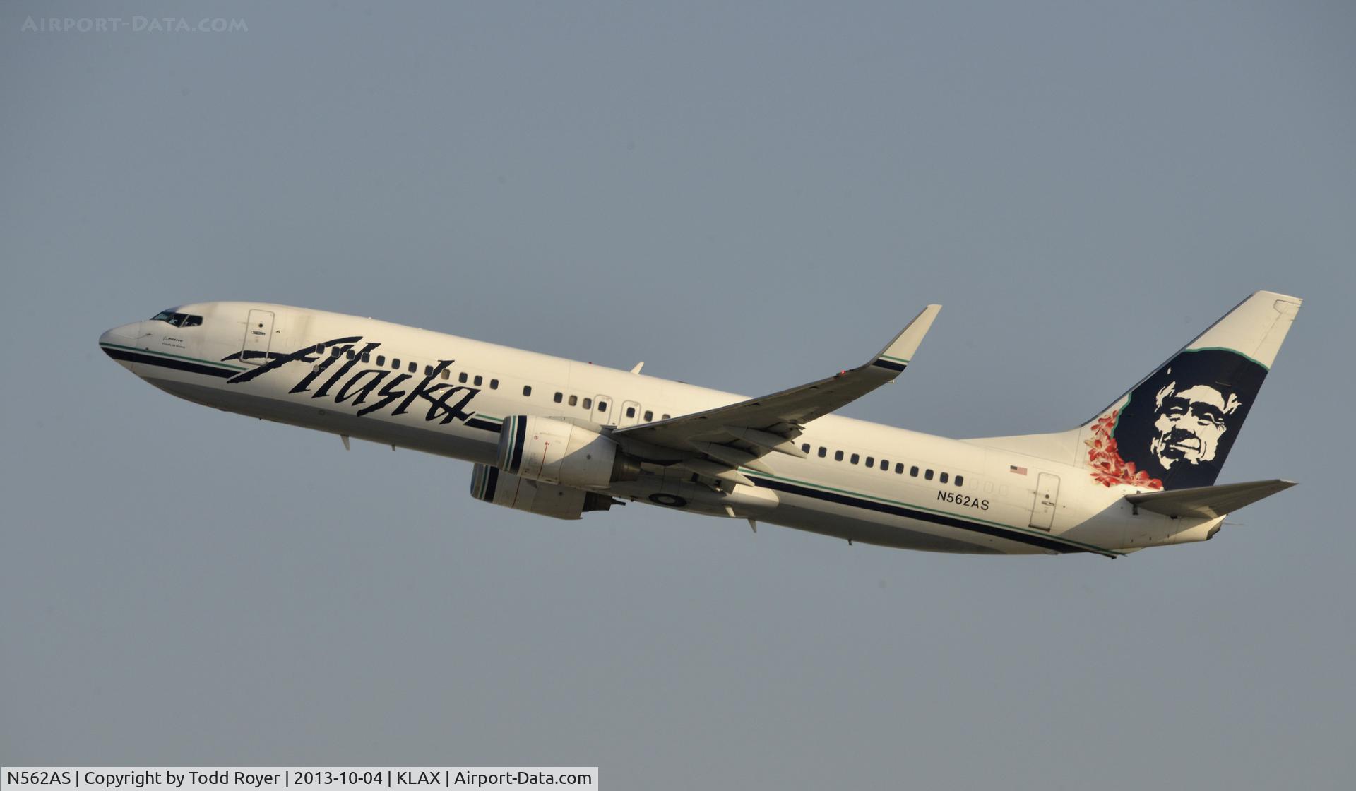 N562AS, 2006 Boeing 737-890 C/N 35091, Departing LAX