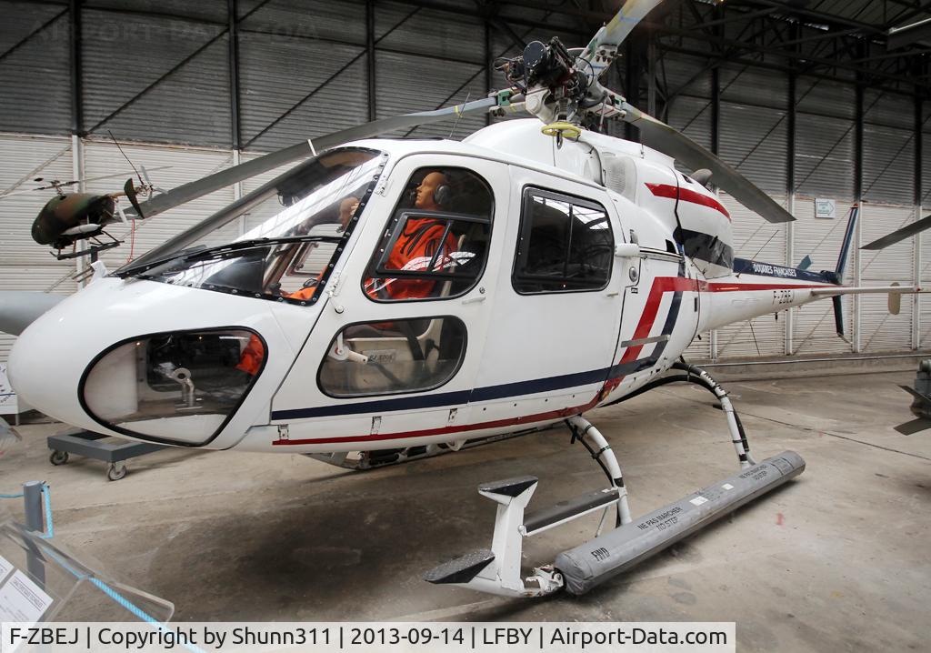 F-ZBEJ, 1981 Aerospatiale AS-355F-1 Ecureuil 2 C/N 5003, Preserved inside Dax ALAT Museum...