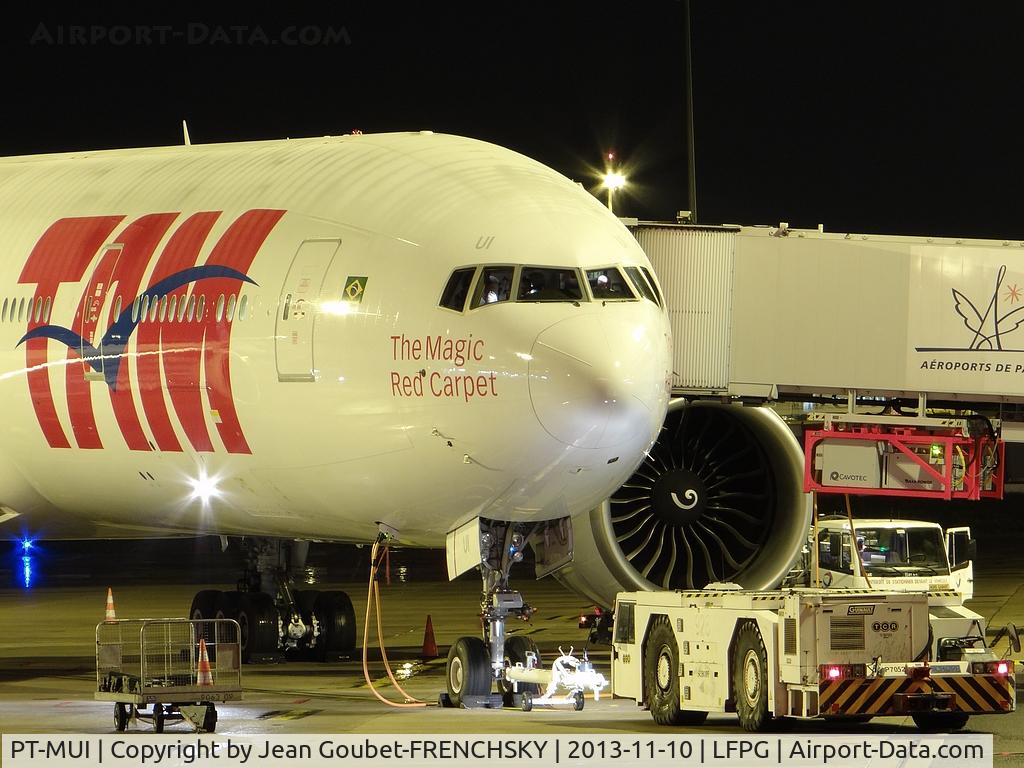 PT-MUI, 2013 Boeing 777-32W/ER C/N 40589, TAM at CDG T1