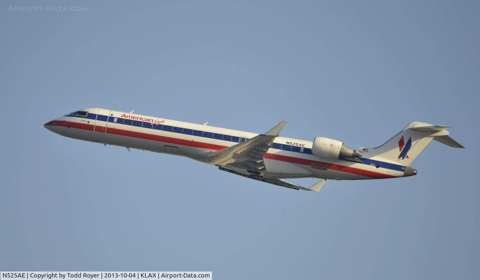 N525AE, Bombardier CRJ-701ER (CL-600-2C10) Regional Jet C/N 10302, Departing LAX