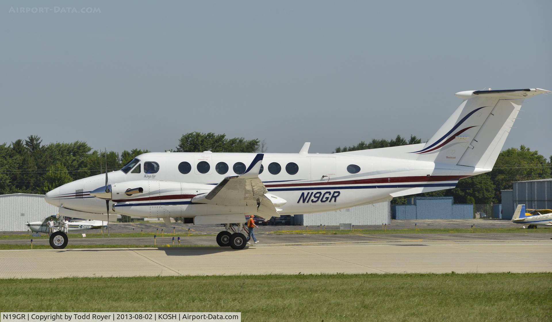 N19GR, Raytheon Aircraft Company B300 C/N FL-414, Airventure 2013