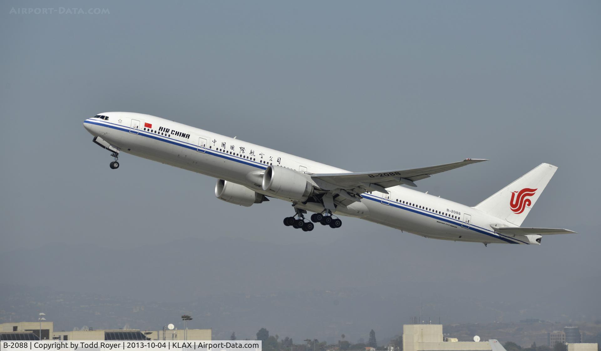 B-2088, 2011 Boeing 777-39L/ER C/N 38668, Departing LAX