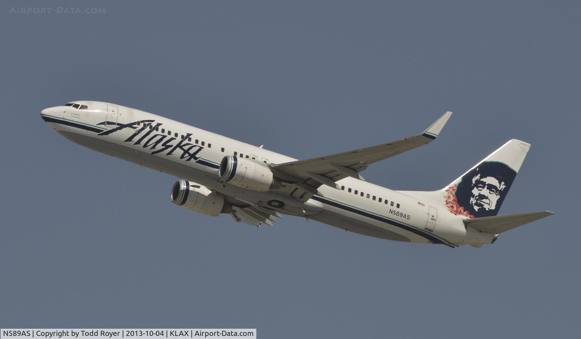 N589AS, 2007 Boeing 737-890 C/N 35686, Departing LAX
