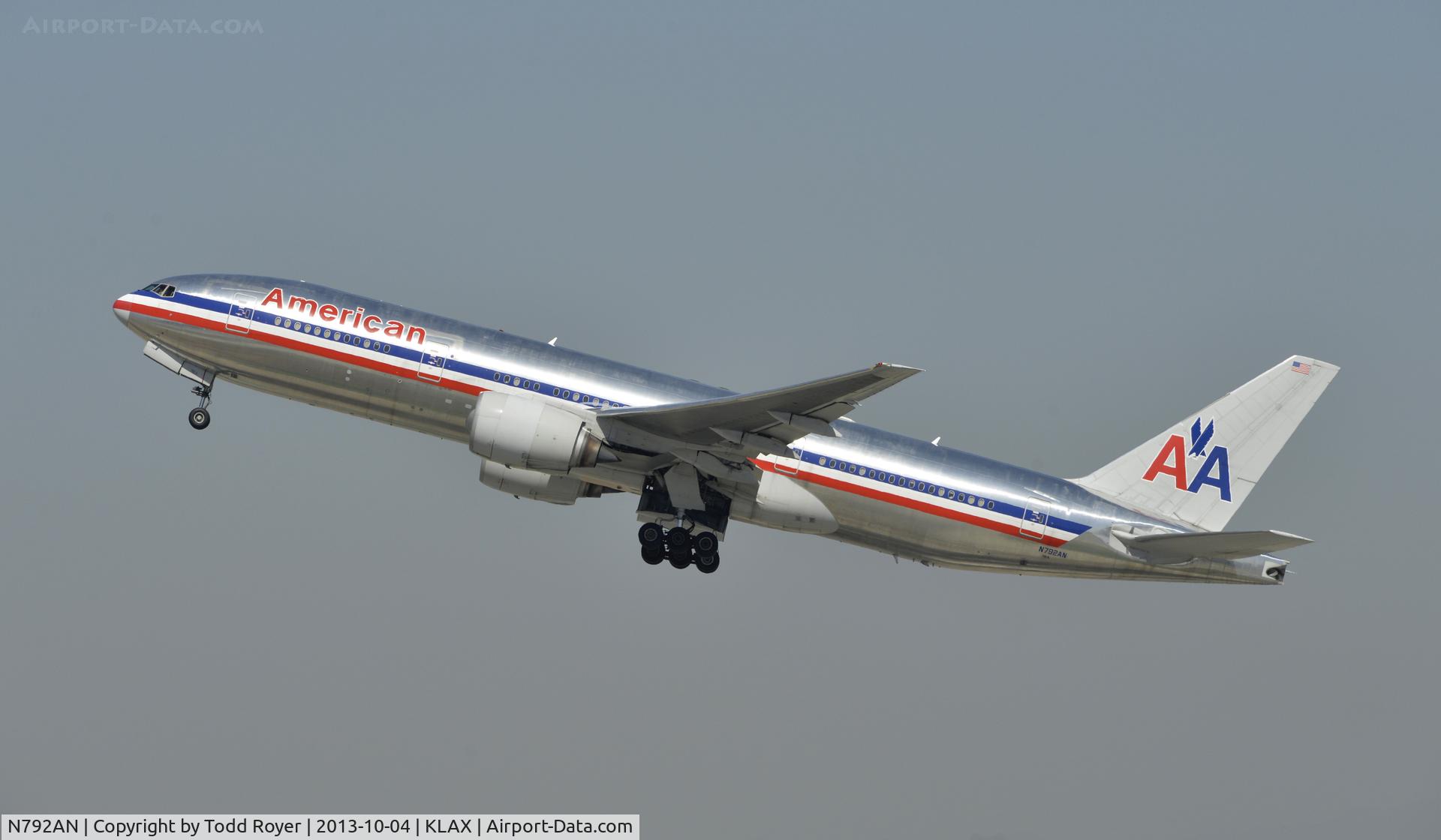 N792AN, 2000 Boeing 777-223 C/N 30253, Departing LAX
