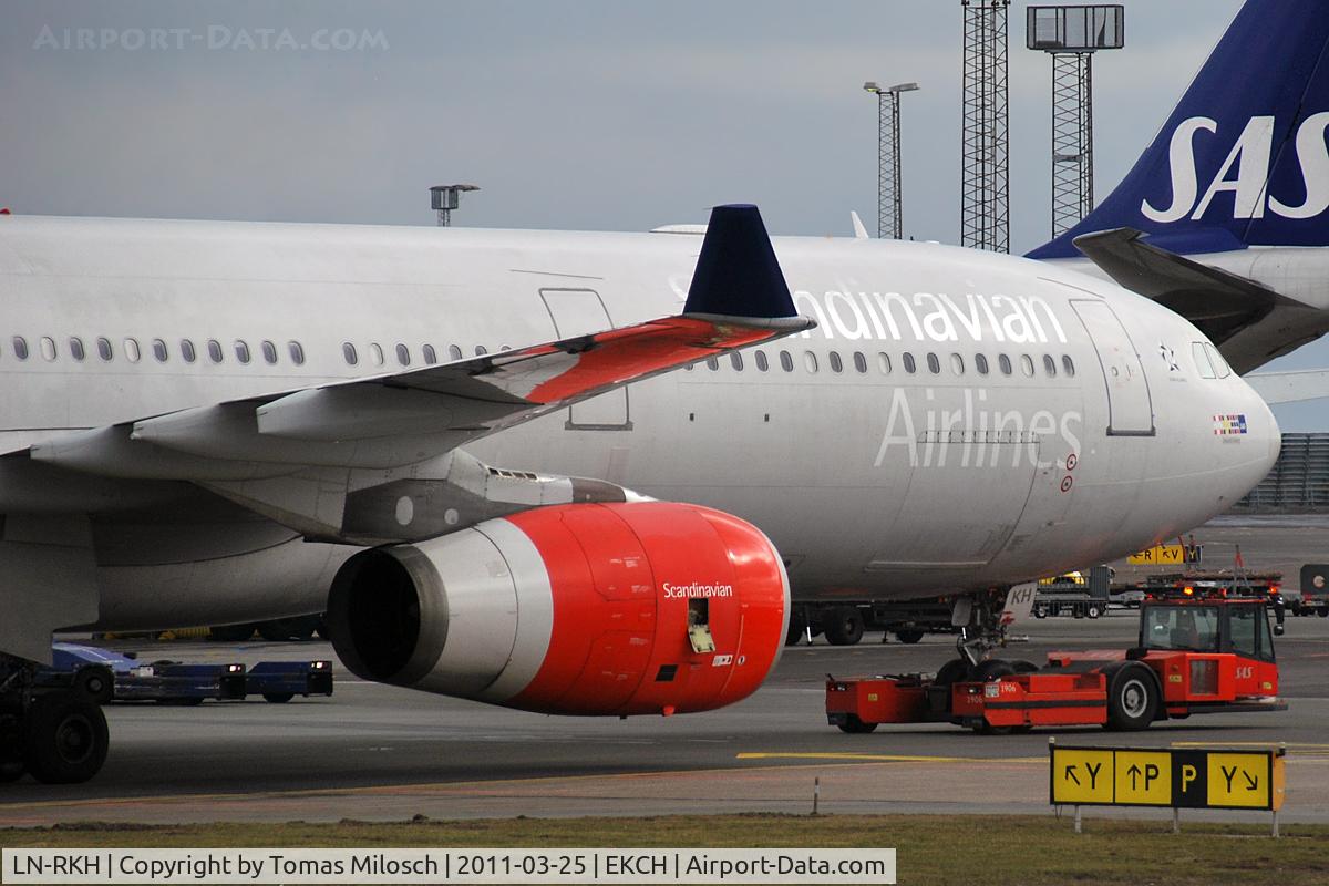 LN-RKH, 2002 Airbus A330-343 C/N 497, 