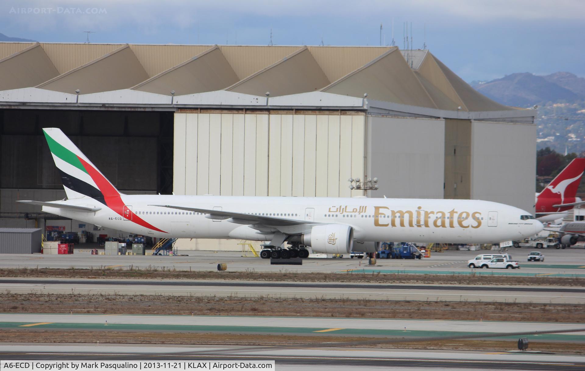 A6-ECD, 2007 Boeing 777-36N/ER C/N 32795, Boeing 777-300ER