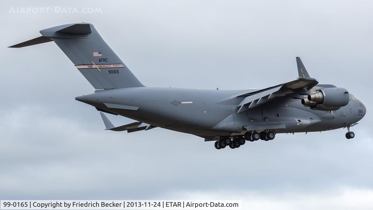 99-0165, 1999 Boeing C-17A Globemaster III C/N 50069/P-65, on final RW08