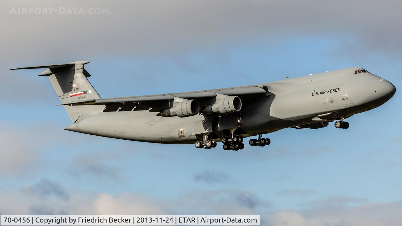 70-0456, 1970 Lockheed C-5A Galaxy C/N 500-0070, on final RW08