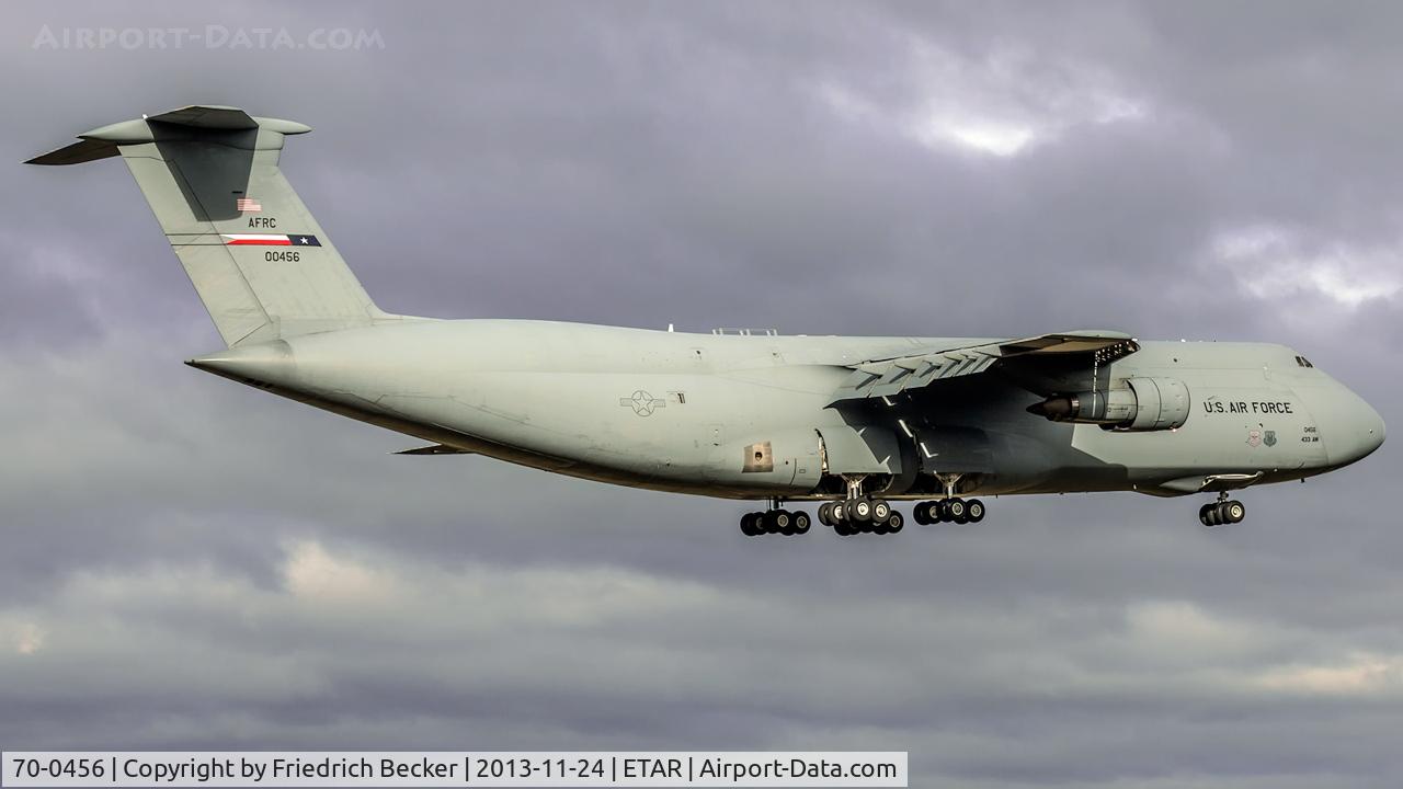 70-0456, 1970 Lockheed C-5A Galaxy C/N 500-0070, on final RW08