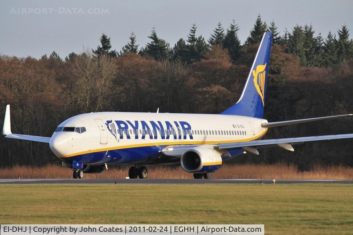 EI-DHJ, 2005 Boeing 737-8AS C/N 33819, Lining up to depart 26
