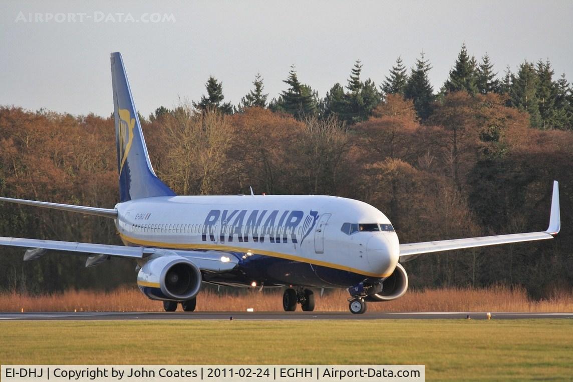 EI-DHJ, 2005 Boeing 737-8AS C/N 33819, Departing on 26