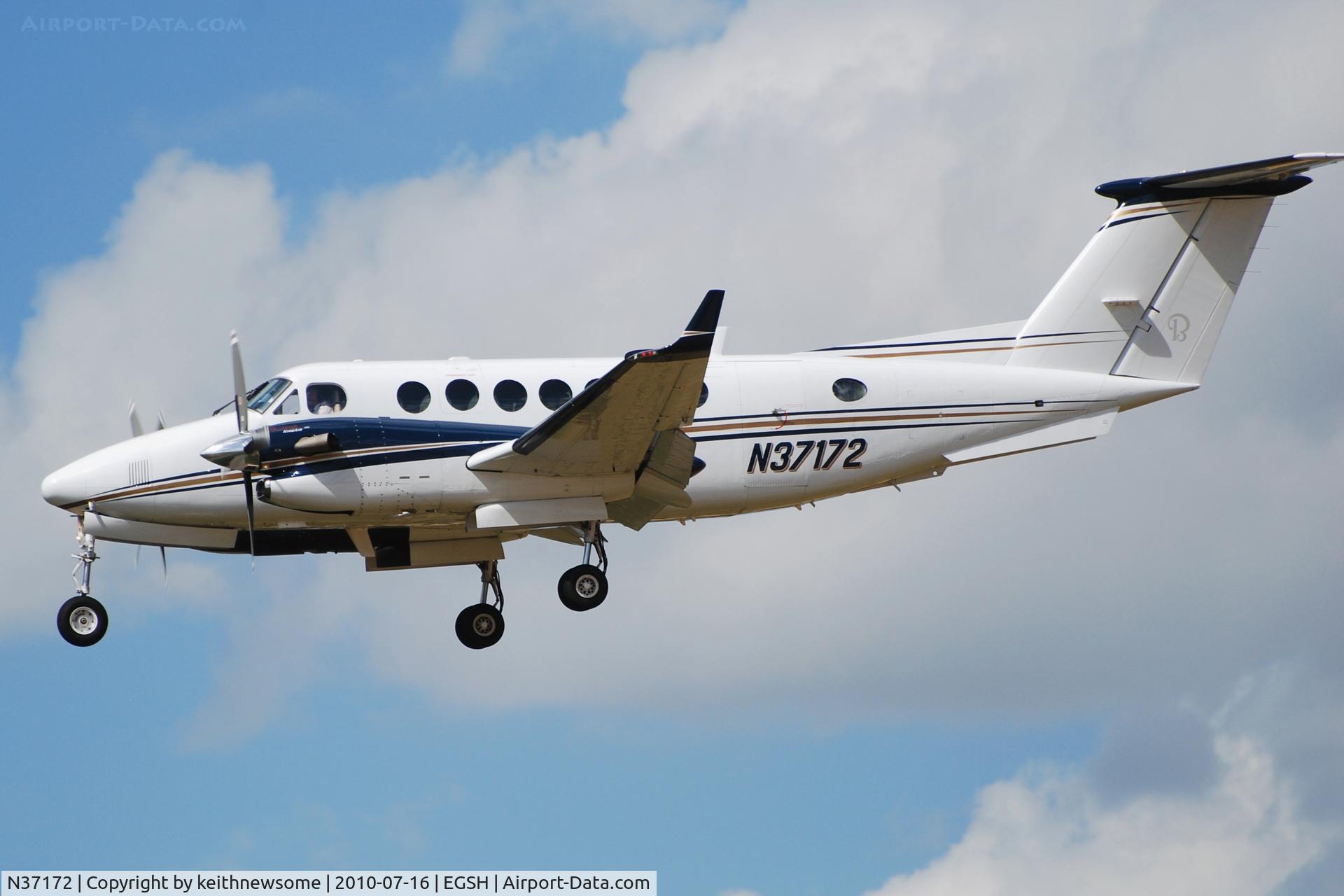 N37172, 2006 Raytheon Aircraft Company B300 King Air 350 C/N FL-472, Arriving in July sunshine !