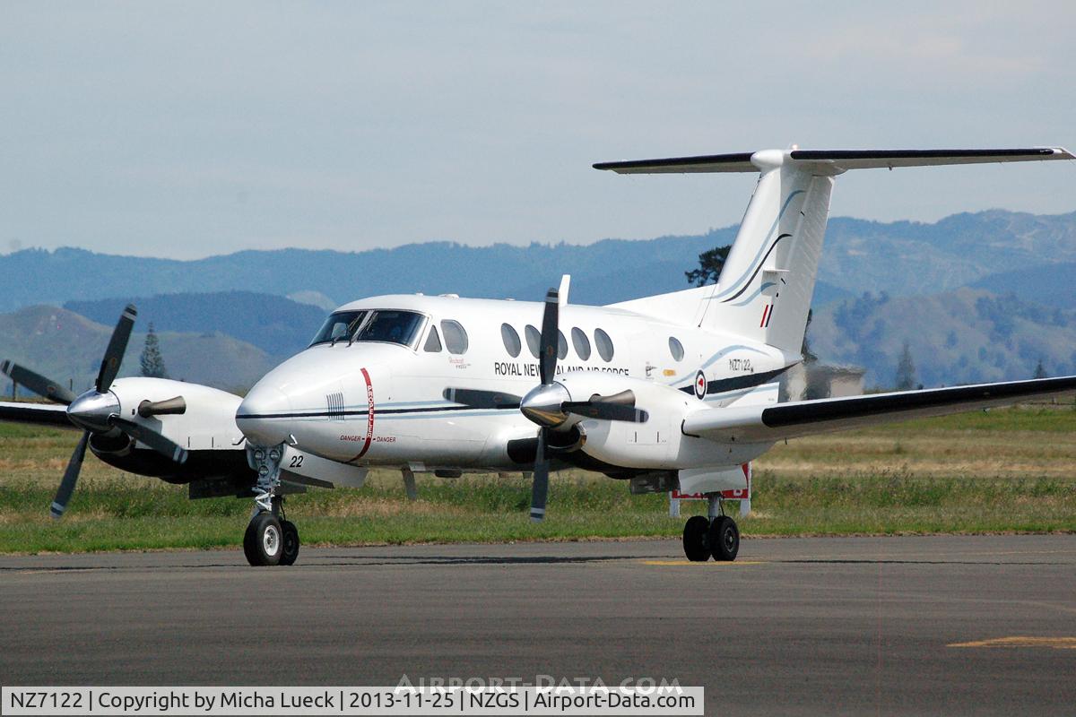 NZ7122, Beechcraft Beech 200 C/N BB-1944, At Gisborne