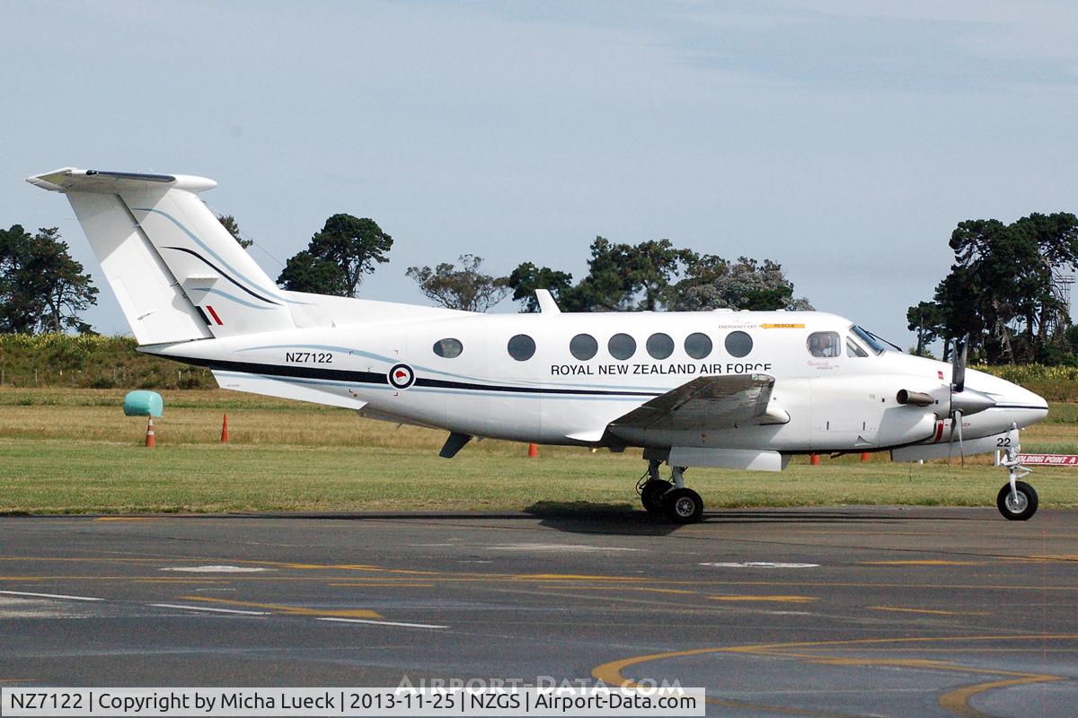 NZ7122, Beechcraft Beech 200 C/N BB-1944, At Gisborne