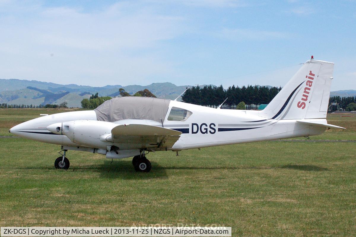 ZK-DGS, Piper PA-23-250 C/N 27-7304959, At Gisborne