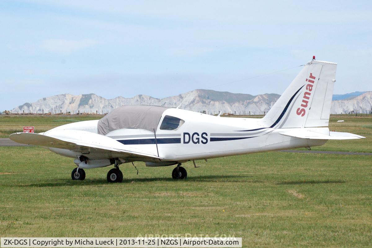 ZK-DGS, Piper PA-23-250 C/N 27-7304959, At Gisborne