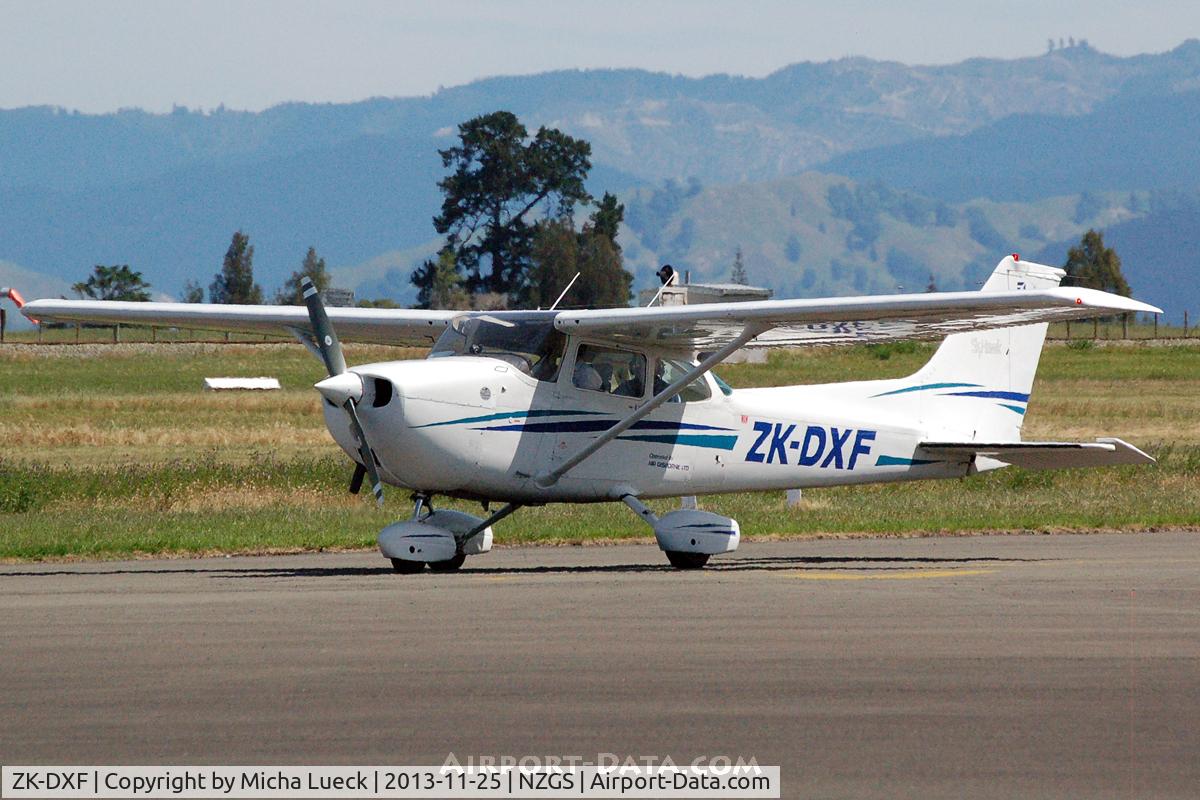 ZK-DXF, Cessna 172M C/N 17265782, At Gisborne