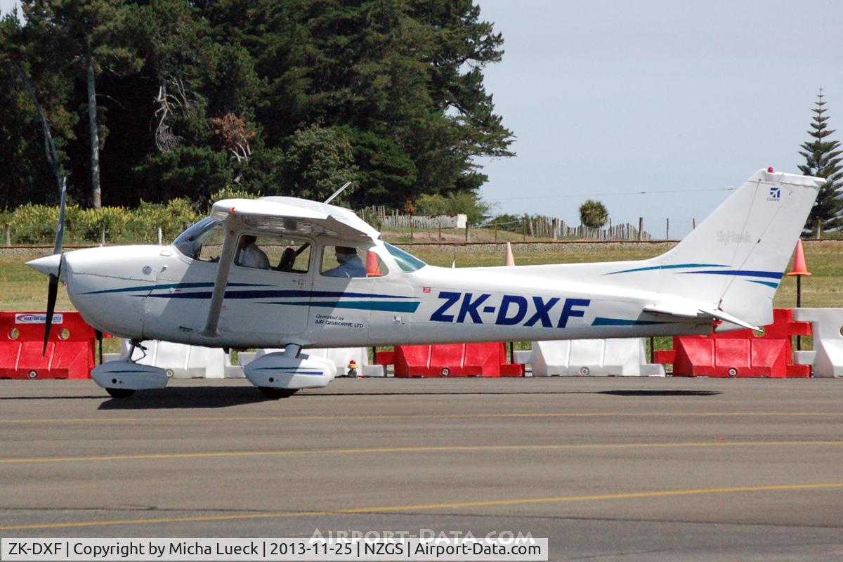 ZK-DXF, Cessna 172M C/N 17265782, At Gisborne