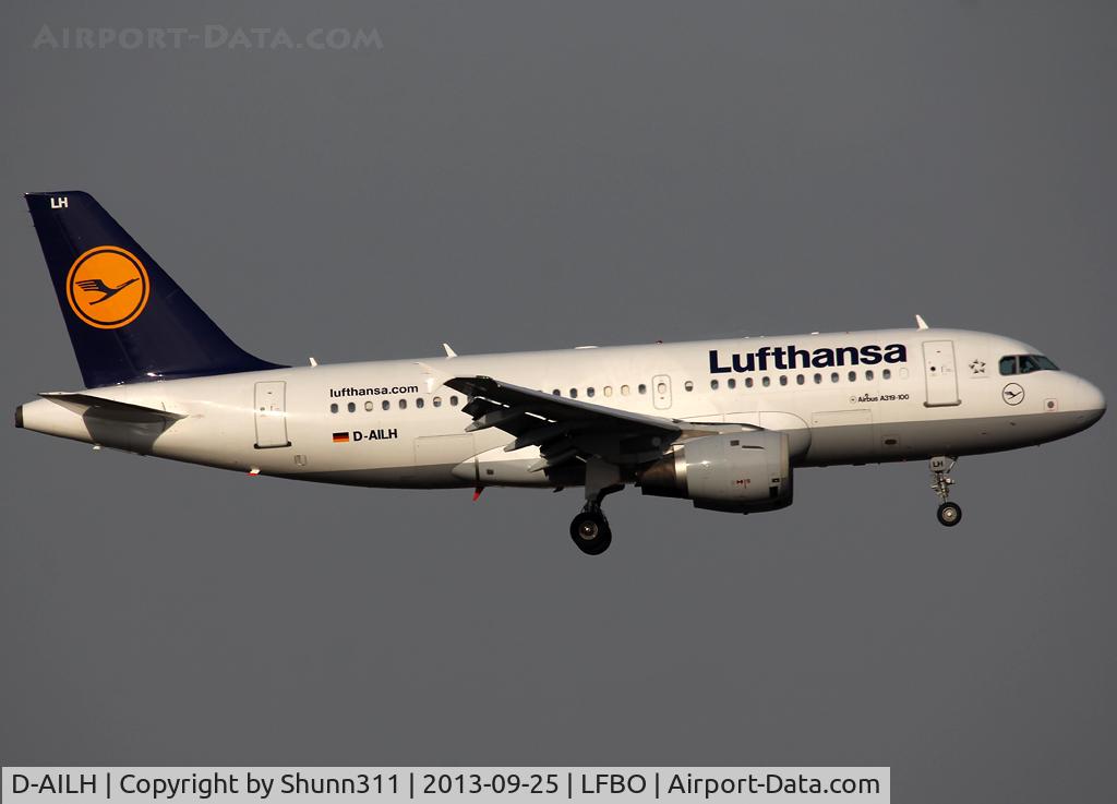 D-AILH, 1997 Airbus A319-114 C/N 641, Landing rwy 14R with additional internet adress...