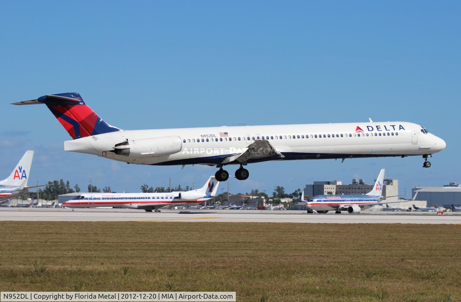 N952DL, 1990 McDonnell Douglas MD-88 C/N 49883, Delta MD-88