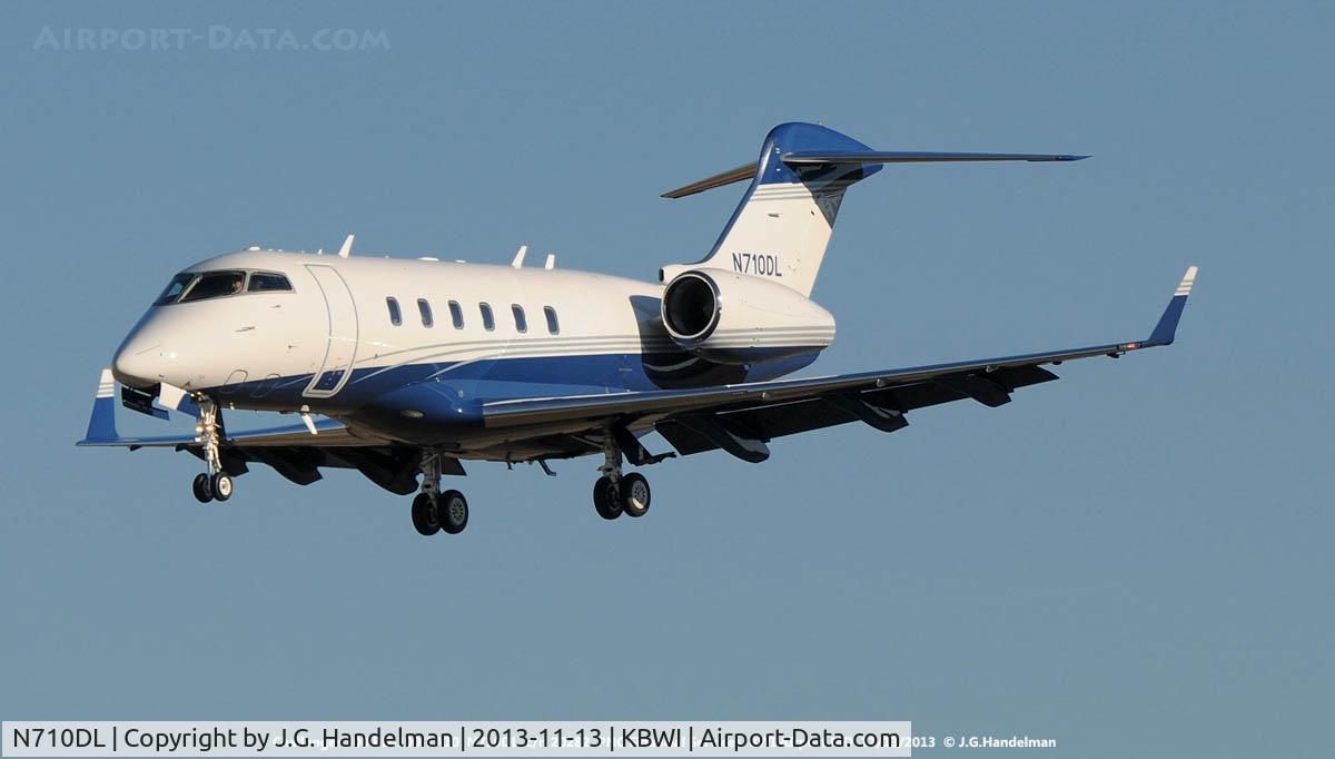 N710DL, 2009 Bombardier Challenger 300 (BD-100-1A10) C/N 20282, Approaching 33L